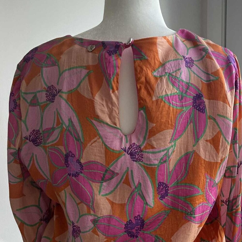 Rinascimento Made In Italy Floral Blouson Top With Smocked Hem & Keyhole – EU L - Picture 4 of 7
